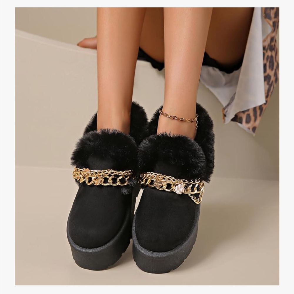 ⭐️ Elegant Black Fur Women's Shoes with Gold Chain